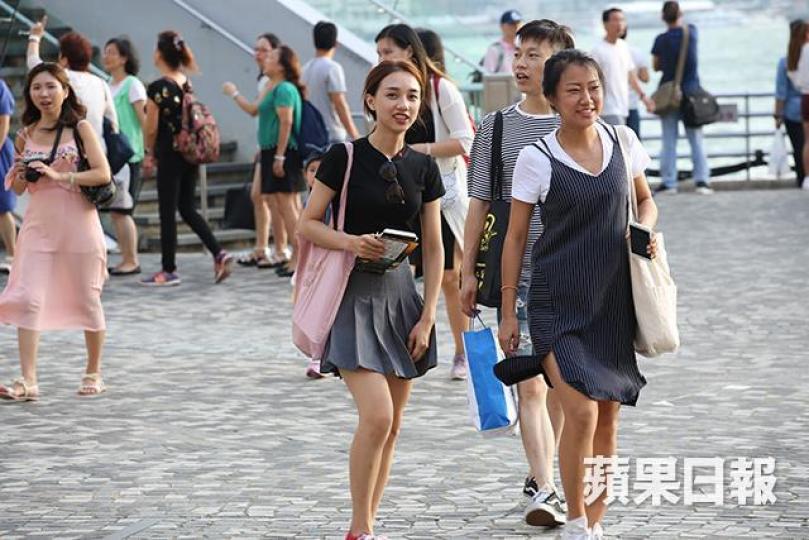 ■天文台預料明日最低氣溫會跌至23℃。資料圖片 ■天文台預料明日最低氣溫會跌至23℃。資料圖片