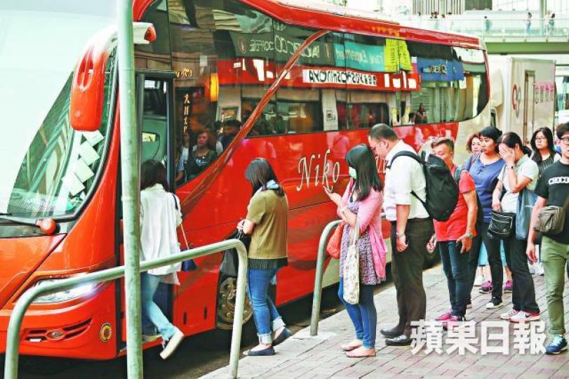 ■邨巴業界表示若可納入補貼計劃,願意受更大規管。何家達攝 ■邨巴業界表示若可納入補貼計劃,願意受更大規管。何家達攝