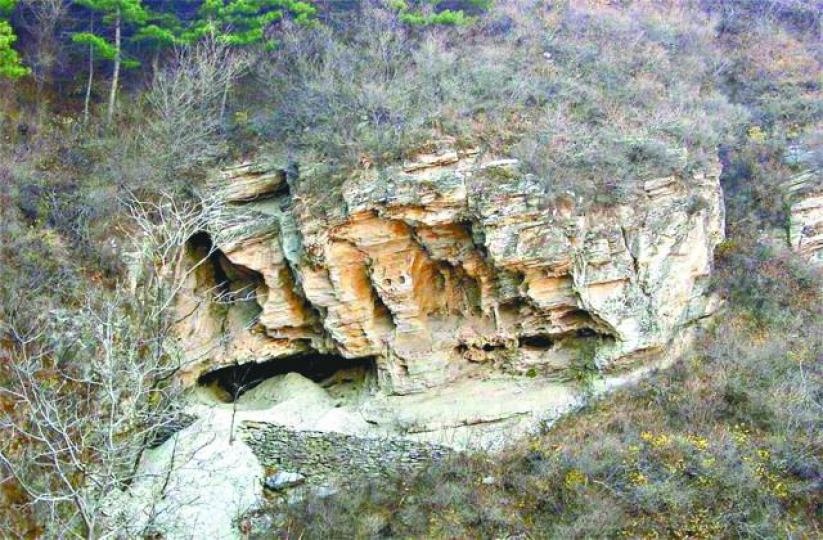 ■距今約4萬年的男性人類化石出土於北京周口店田園洞。■2003年出土的田園洞人骨骼化石。 ■距今約4萬年的男性人類化石出土於北京周口店田園洞。■2003年出土的田園洞人骨骼化石。