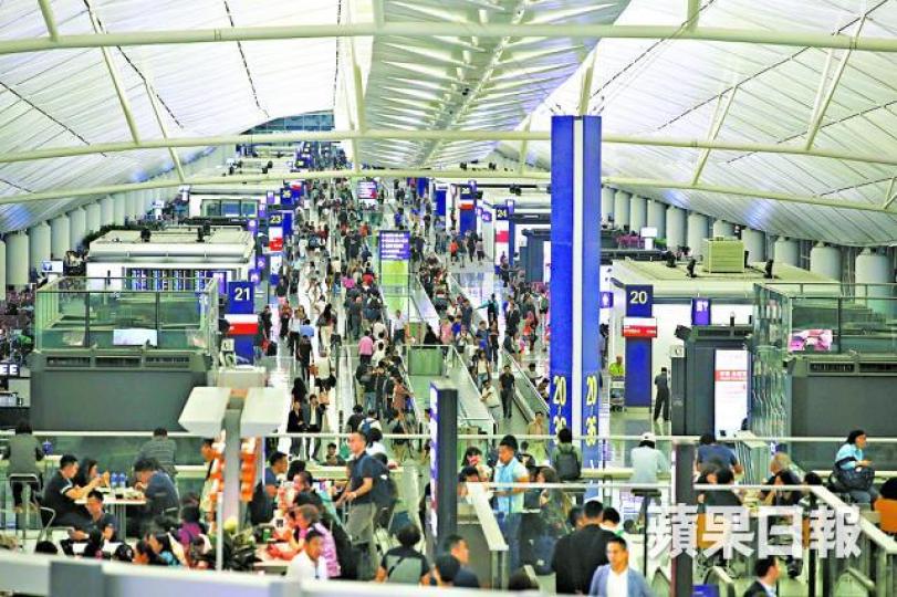 ■有旅客前晚在機場接受安檢期間被偷錢。 ■有旅客前晚在機場接受安檢期間被偷錢。