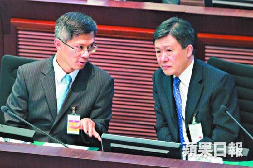 ■丘樹春(左)再獲白韞六(右)延長署任至明年1月。 ■丘樹春(左)再獲白韞六(右)延長署任至明年1月。