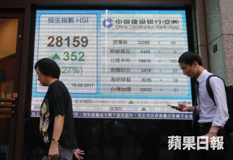 ■傳港交所正考慮要求政府減低股票印花稅,方案包括減低至與內地看齊。資料圖片
■傳港交所正考慮要求政府減低股票印花稅,方案包括減低至與內地看齊。資料圖片