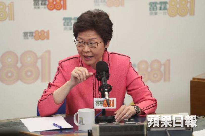 ■林鄭月娥每日工作十多小時,連丈夫林兆波也說她「黐線」。張志華攝
■林鄭月娥每日工作十多小時,連丈夫林兆波也說她「黐線」。張志華攝