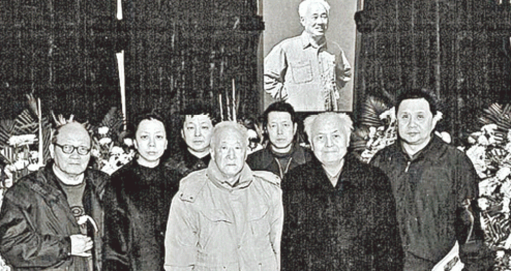 ■李銳(右二)早年前往趙家悼念趙紫陽。 ■李銳(右二)早年前往趙家悼念趙紫陽。