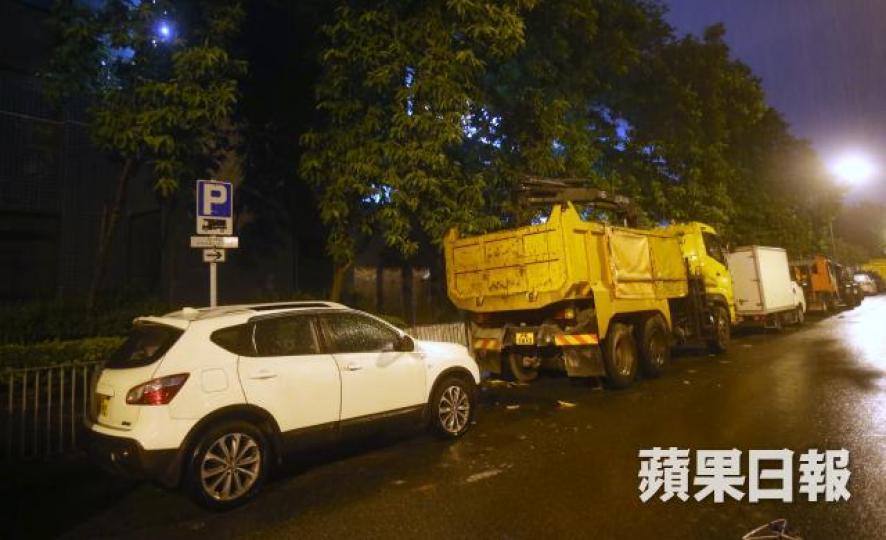 ■現時已有部份路段在晚上非繁忙時間放寬限制,供重型貨車停泊。 ■現時已有部份路段在晚上非繁忙時間放寬限制,供重型貨車停泊。