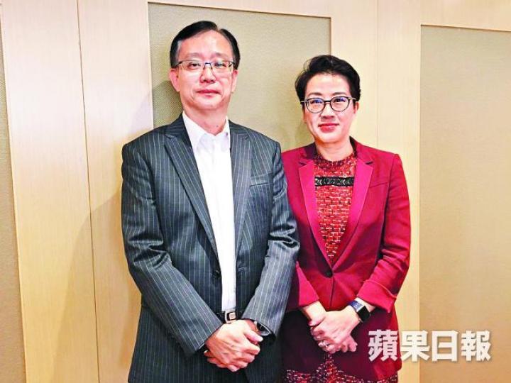 ■積金局營運總監羅盛梅(右)坦言業界不乏有待改善的地方。左為積金局受託人監理主管李啟宏。 ■積金局營運總監羅盛梅(右)坦言業界不乏有待改善的地方。左為積金局受託人監理主管李啟宏。