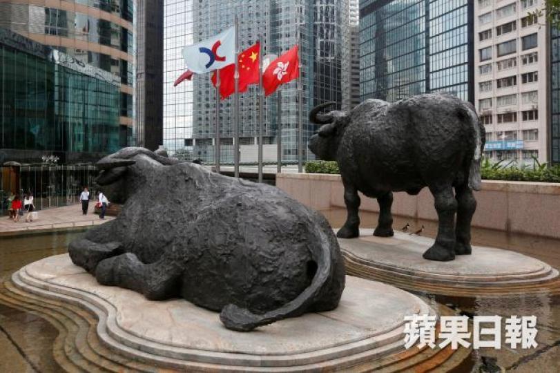 ■港股創近10年新高,但不少本地券商股卻在低位徘徊。資料圖片 ■港股創近10年新高,但不少本地券商股卻在低位徘徊。資料圖片