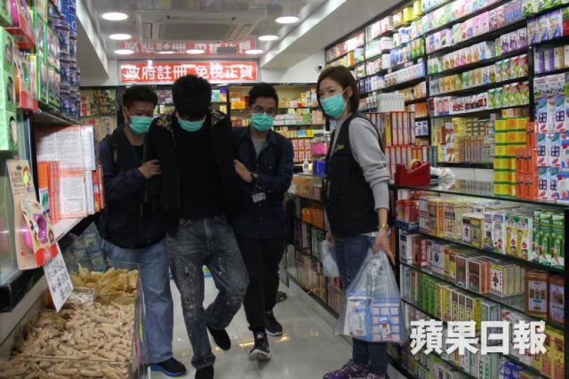 ■多得內地人投訴藥房劏客,海關積極處理,現在已經很少發生。資料圖片 ■多得內地人投訴藥房劏客,海關積極處理,現在已經很少發生。資料圖片