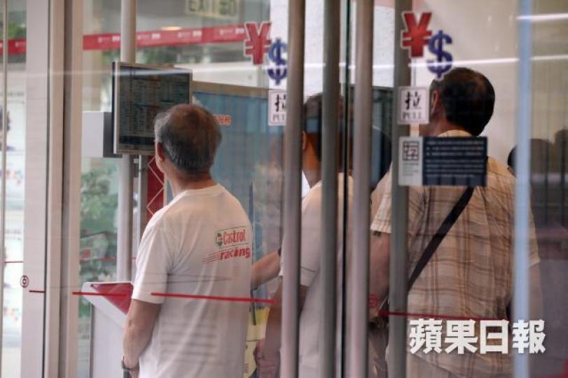 ■不少散戶喜歡高追,但高追後卻沒有耐性面對長達數星期的調整。資料圖片 ■不少散戶喜歡高追,但高追後卻沒有耐性面對長達數星期的調整。資料圖片