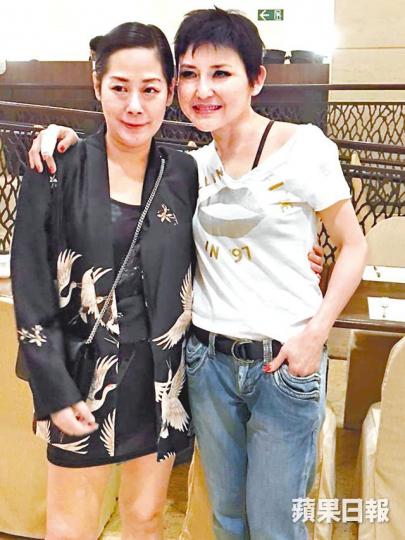 ■劉美君(右)昨晚照去慶功宴,獲好友關淑怡支持。
■劉美君(右)昨晚照去慶功宴,獲好友關淑怡支持。