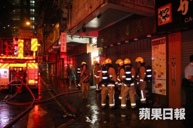 ■消防接報到場將火救熄。鄭文輝攝 ■消防接報到場將火救熄。鄭文輝攝