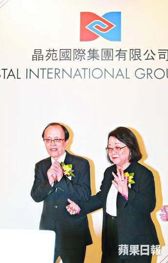 ■晶苑國際創辦人羅樂風夫婦昨日亦有出席投資者推介會。李潤芳攝
■晶苑國際創辦人羅樂風夫婦昨日亦有出席投資者推介會。李潤芳攝