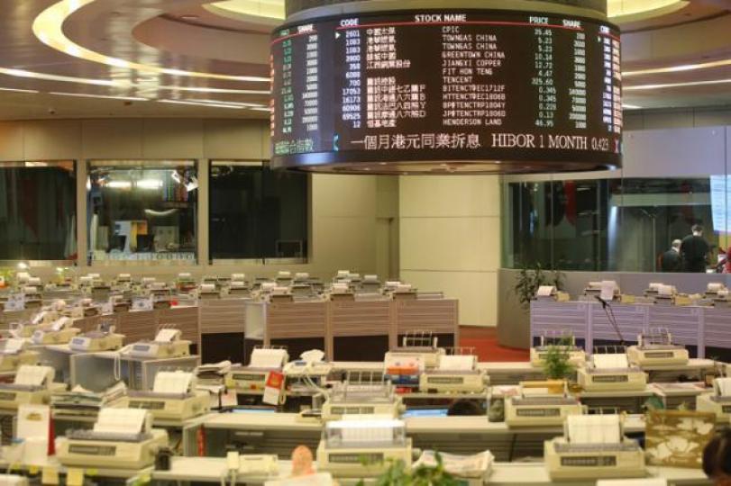 ■資金持續流入環球股市,就算十九大後港股借好消息出貨,回吐可以吸納。資料圖片 ■資金持續流入環球股市,就算十九大後港股借好消息出貨,回吐可以吸納。資料圖片