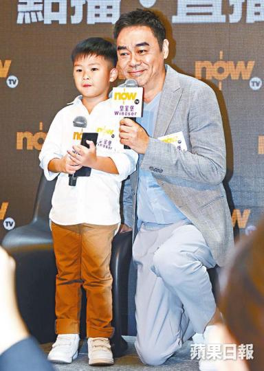 ■青雲跟小青雲齊齊亮相Now TV的宣傳活動。■青雲獲大會送贈一套四款自己不同造型的郵票。■青雲擔任Now TV宣傳大使,他稱拍宣傳片時做回鬼馬的自己,很好玩。■新一輯的宣傳廣告依然標榜「又點播」作為重點。 ■青雲跟小青雲齊齊亮相Now TV的宣傳活動。■青雲獲大會送贈一套四款自己不同造型的郵票。■青雲擔任Now TV宣傳大使,他稱拍宣傳片時做回鬼馬的自己,很好玩。■新一輯的宣傳廣告依然標榜「又點播」作為重點。