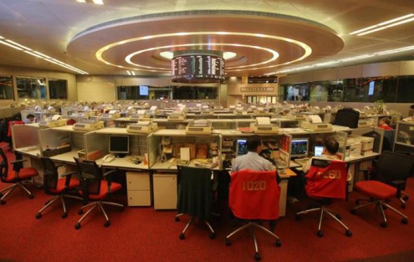 聯交所交易大堂黃耀興攝 Interior shot of the trading floor of Hong Kong Exchanges and Clearing Limited(HKEx) at Exchange Square in Central. 聯交所交易大堂黃耀興攝 Interior shot of the trading floor of Hong Kong Exchanges and Clearing Limited(HKEx) at Exchange Square in Central.