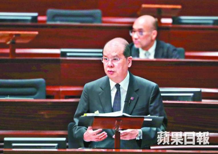 ■張建宗稱立會下周辯論一地兩檢,政府非霸王硬上弓。 ■張建宗稱立會下周辯論一地兩檢,政府非霸王硬上弓。