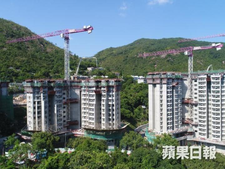 ■施政報告的房策部份,並無改變住屋供求格局,地產商和業主可以暫時放心。資料圖片 ■施政報告的房策部份,並無改變住屋供求格局,地產商和業主可以暫時放心。資料圖片