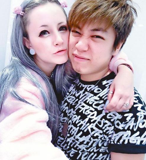 ■Andi去年在社交網慶祝與男友拍拖九周年,轉眼現時戀人變為卓林,二人拍拖已九個月。互聯網圖片
■Andi去年在社交網慶祝與男友拍拖九周年,轉眼現時戀人變為卓林,二人拍拖已九個月。互聯網圖片