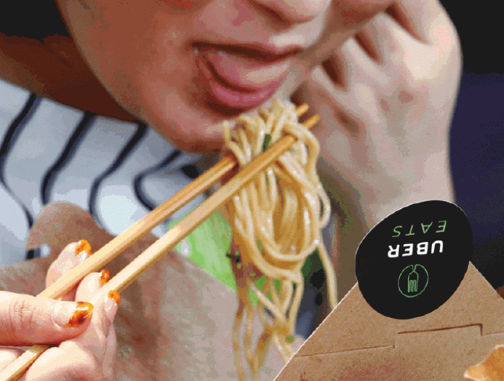 ■UberEATS指香港打工仔OT最愛食麵。資料圖片
■UberEATS指香港打工仔OT最愛食麵。資料圖片
