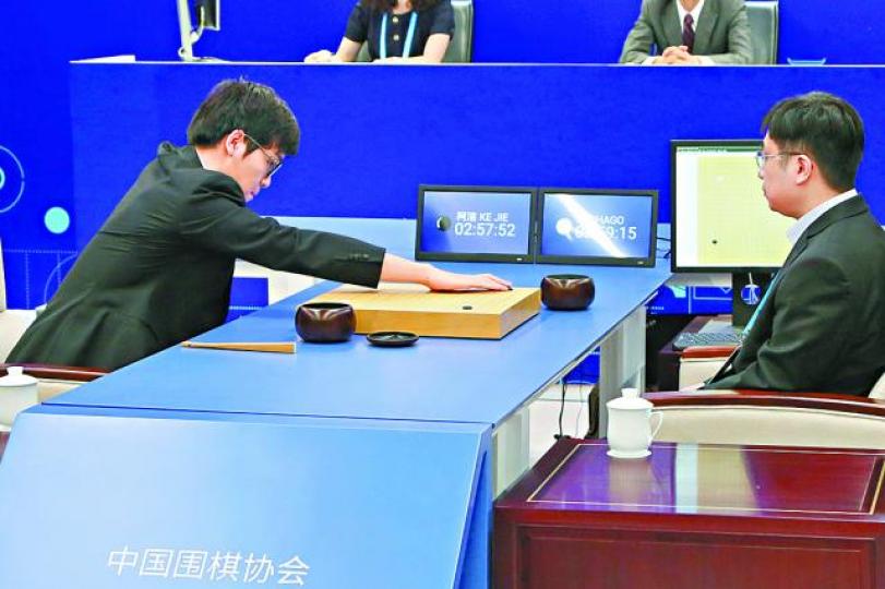 ■柯潔5月不敵AlphaGo。
■柯潔5月不敵AlphaGo。