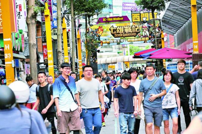 ■台灣民間要求改時區,不與北京同一時區;圖為陸客熱門遊景點台北西門町。 資料圖片
■台灣民間要求改時區,不與北京同一時區;圖為陸客熱門遊景點台北西門町。 資料圖片