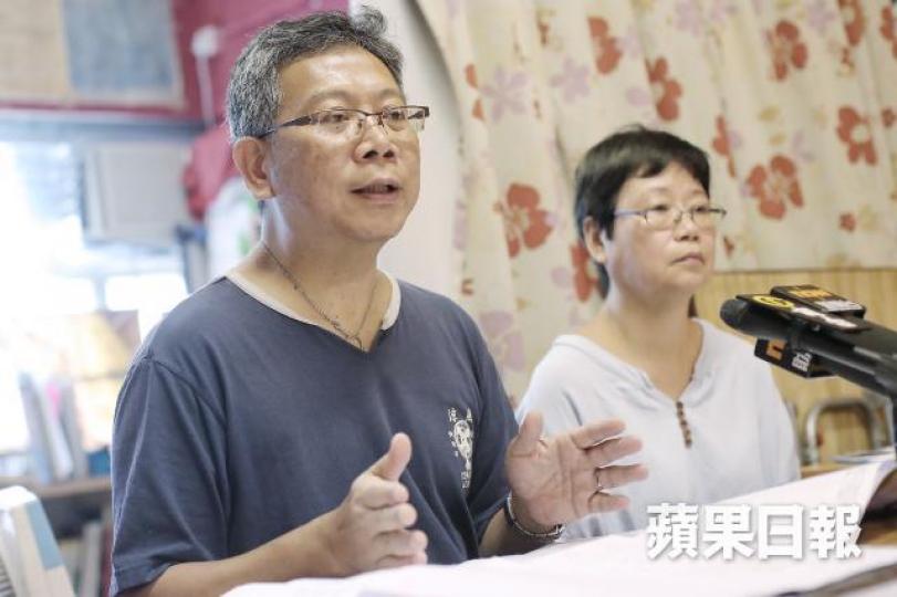 ■謝世傑(左)盼政府加快其餘公營骨灰龕選址的規劃進度。
■謝世傑(左)盼政府加快其餘公營骨灰龕選址的規劃進度。