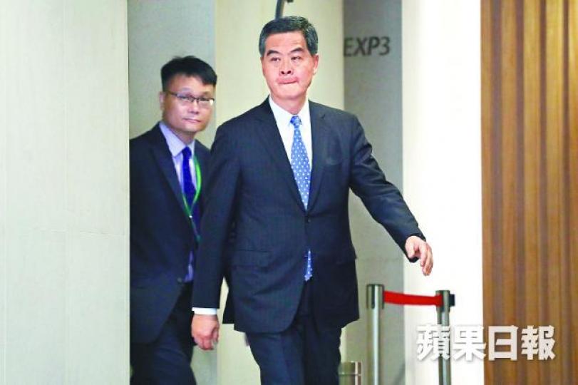 ■梁振英卸任後曾被揭發無向政府申報出任兩間公司董事。 ■梁振英卸任後曾被揭發無向政府申報出任兩間公司董事。
