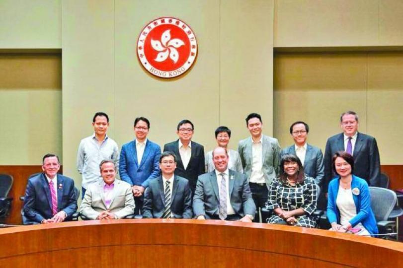 ■美國眾議員昨到訪立法會與多位議員會面。立法會秘書處提供圖片 ■美國眾議員昨到訪立法會與多位議員會面。立法會秘書處提供圖片