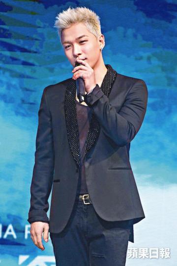 ■太陽大爆BIGBANG成員靠黐維繫感情,連上廁所亦一齊。
■太陽大爆BIGBANG成員靠黐維繫感情,連上廁所亦一齊。