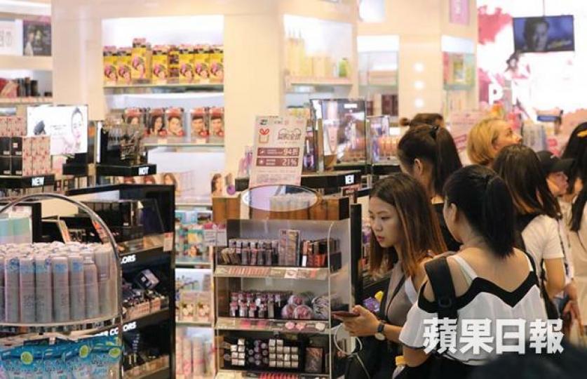 ■莎莎指港澳同店銷售下跌,主要是季內受惡劣天氣影響客流所致。資料圖片
■莎莎指港澳同店銷售下跌,主要是季內受惡劣天氣影響客流所致。資料圖片