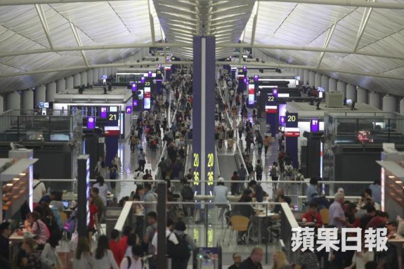 ■周四起,赴美旅客在登機前須接受查問,提供到訪目的等資料。 ■周四起,赴美旅客在登機前須接受查問,提供到訪目的等資料。