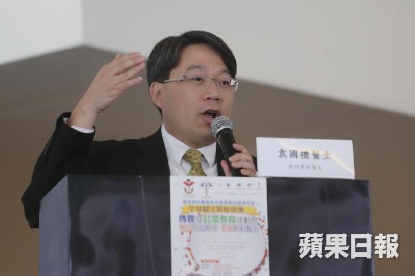 ■袁國禮醫生稱,眼瞼部位常被忽略,皮脂腺癌易被誤診或延誤治療。袁志中攝 ■袁國禮醫生稱,眼瞼部位常被忽略,皮脂腺癌易被誤診或延誤治療。袁志中攝
