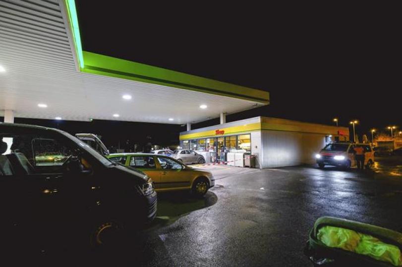 _e123_MO8aVW_ap_p_g2011