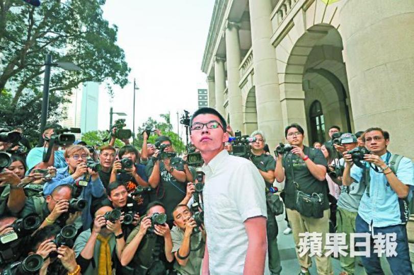 ■黃父得悉兒子想打邊爐後,隨即趕去買火鍋配料。
■黃父得悉兒子想打邊爐後,隨即趕去買火鍋配料。