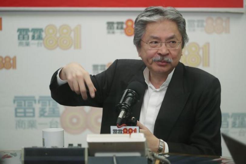 ■曾俊華開咪,市民不會懷疑有利益衝突,但政府的反應卻把事情越鬧越大。 資料圖片 ■曾俊華開咪,市民不會懷疑有利益衝突,但政府的反應卻把事情越鬧越大。 資料圖片