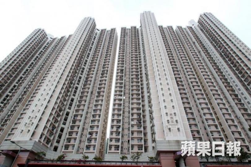 ■油翠苑一銀主盤連地價癲賣545萬元,呎價13,625元,成觀塘歷來呎價最貴居屋王。資料圖片
■油翠苑一銀主盤連地價癲賣545萬元,呎價13,625元,成觀塘歷來呎價最貴居屋王。資料圖片