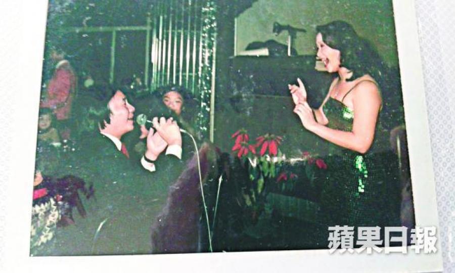 ■79歲的張天生稱出市代表的夜生活多姿多彩;圖為當年他與歌手朱咪咪(右)合唱。 ■79歲的張天生稱出市代表的夜生活多姿多彩;圖為當年他與歌手朱咪咪(右)合唱。