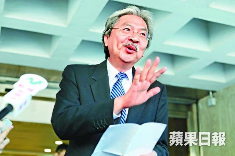 ■曾俊華昨到高院旁聽曾蔭權案,離庭時回應申報風波。朱永倫攝 ■曾俊華昨到高院旁聽曾蔭權案,離庭時回應申報風波。朱永倫攝