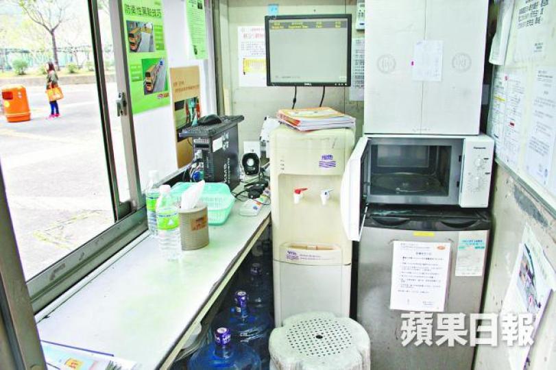 ■被告曾潛入站長休息室,將水樽及更表放入微波爐加熱釀成小火。資料圖片 ■被告曾潛入站長休息室,將水樽及更表放入微波爐加熱釀成小火。資料圖片