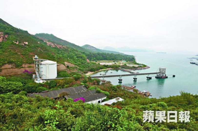 ■南丫島前石礦場擬建700伙居屋。黃永俊攝 ■南丫島前石礦場擬建700伙居屋。黃永俊攝