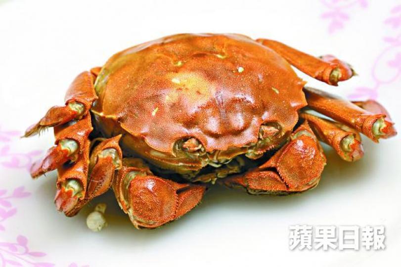 ■涉事街巿出售的大閘蟹蒸熟後與一般蟹無異。 ■涉事街巿出售的大閘蟹蒸熟後與一般蟹無異。