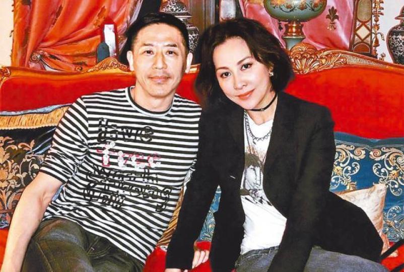 ■劉嘉玲罕有地在微博貼上與唐唐的合照,並寫下感性留言。
■劉嘉玲罕有地在微博貼上與唐唐的合照,並寫下感性留言。