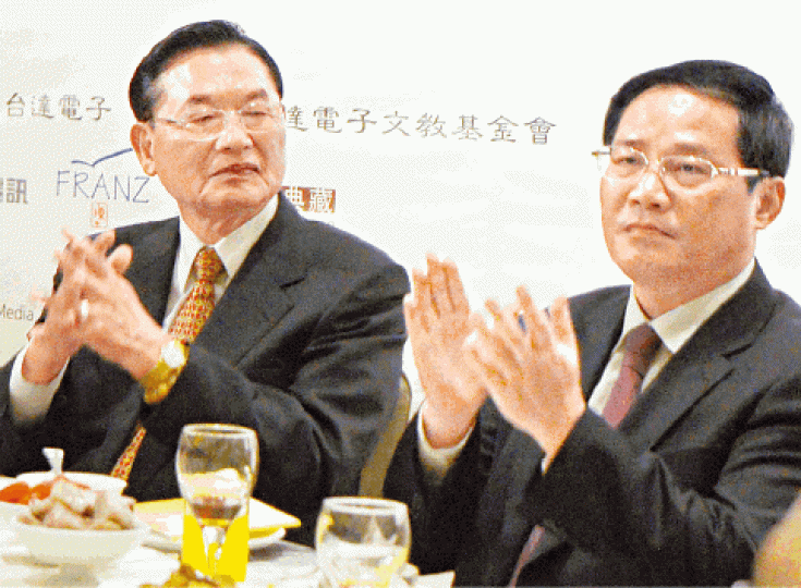 ■李強(右)2011年曾到台灣出席活動,獲時任海基會董事長江丙坤招待。 ■李強(右)2011年曾到台灣出席活動,獲時任海基會董事長江丙坤招待。