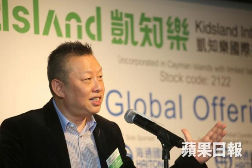 ■盧永仁用咗大半粒鐘介紹公司,問答時間就少咗啲。黃耀興攝■公司送畀傳媒朋友嘅Lego日曆同埋相架。 ■盧永仁用咗大半粒鐘介紹公司,問答時間就少咗啲。黃耀興攝■公司送畀傳媒朋友嘅Lego日曆同埋相架。