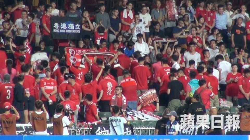 ■有政界人士指,近來香港出現的所謂侮辱國歌行為,差不多全是集體行為。資料圖片 ■有政界人士指,近來香港出現的所謂侮辱國歌行為,差不多全是集體行為。資料圖片