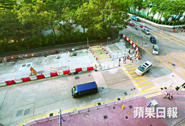 ■運輸署將於年底把部份興華街南行行車線改為北行,並準備全面解封行車線。夏家朗攝 ■運輸署將於年底把部份興華街南行行車線改為北行,並準備全面解封行車線。夏家朗攝