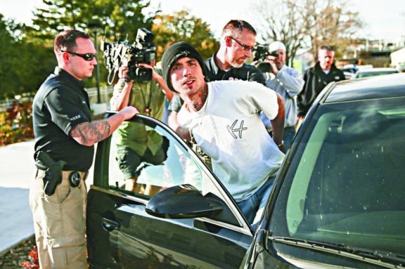 ■槍手布坦被警方拘捕。死者郭晨偉 ■槍手布坦被警方拘捕。死者郭晨偉