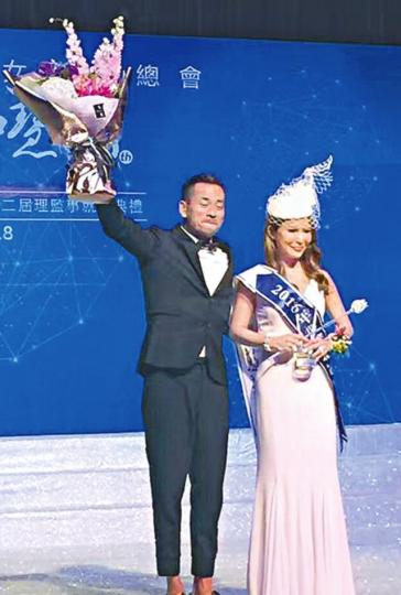 ■洗米華不斷出招,終成功氹掂老婆洗米嫂。資料圖片
■洗米華不斷出招,終成功氹掂老婆洗米嫂。資料圖片