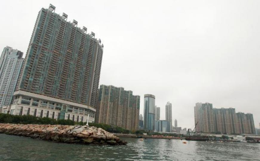 ■香港有5成的房屋是私樓,政府會設法保護樓價,以免出現政治反抗。 資料圖片 ■香港有5成的房屋是私樓,政府會設法保護樓價,以免出現政治反抗。 資料圖片