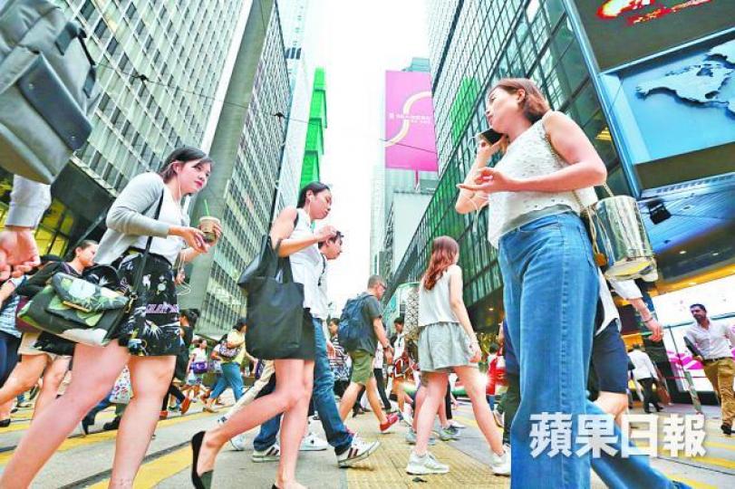 ■積金局發言人表示,置業跟強積金一樣屬長遠投資,可滿足目前和退休後的住屋需要。資料圖片 ■積金局發言人表示,置業跟強積金一樣屬長遠投資,可滿足目前和退休後的住屋需要。資料圖片